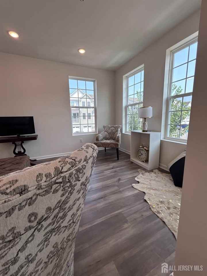 735 Station Rd - Photo 6 of 38