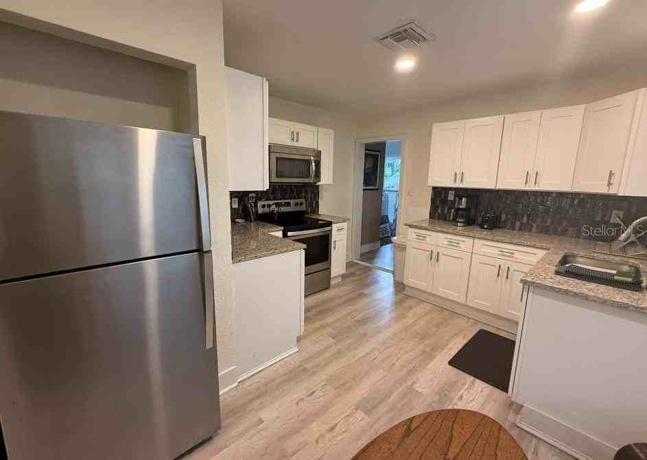 2006 20th Street Ct W - Photo 5 of 13