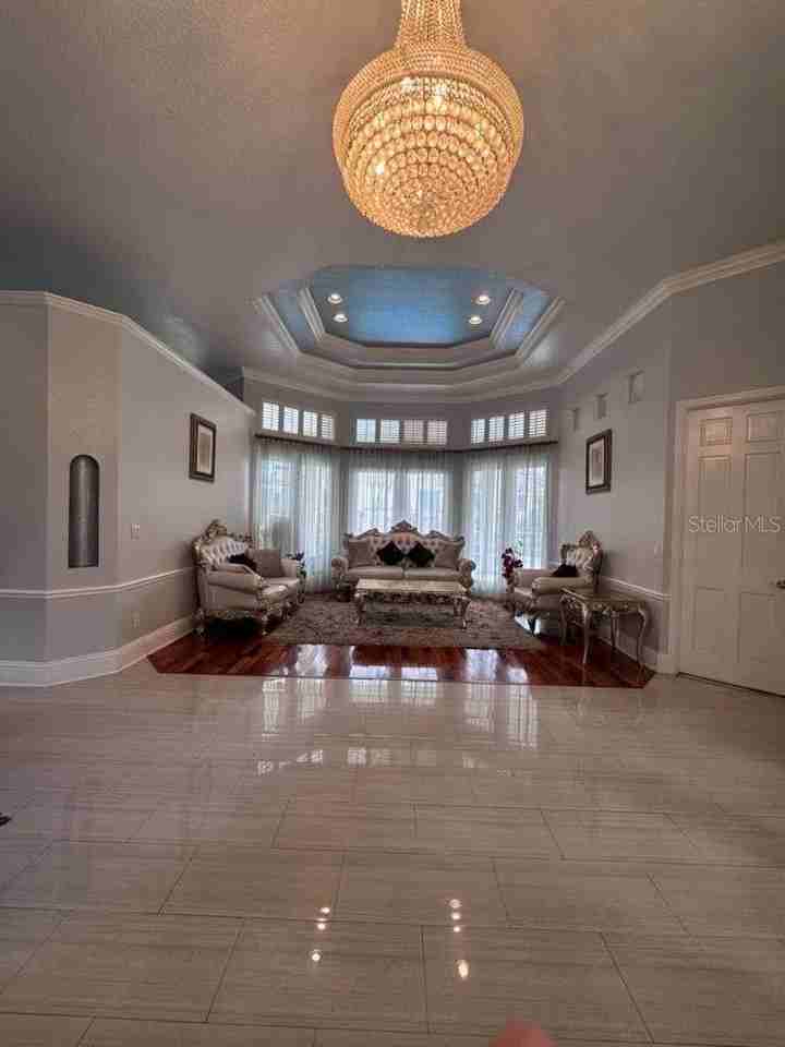 7600 Debeaubien Dr - Photo 4 of 20