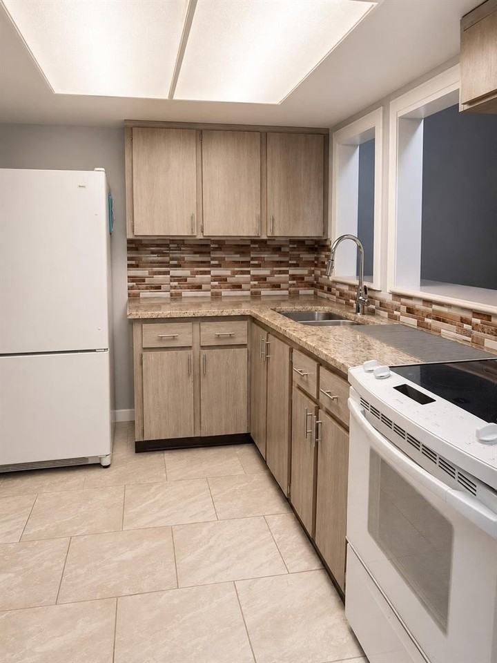 400 Auburn Dr #3 - Photo 4 of 9