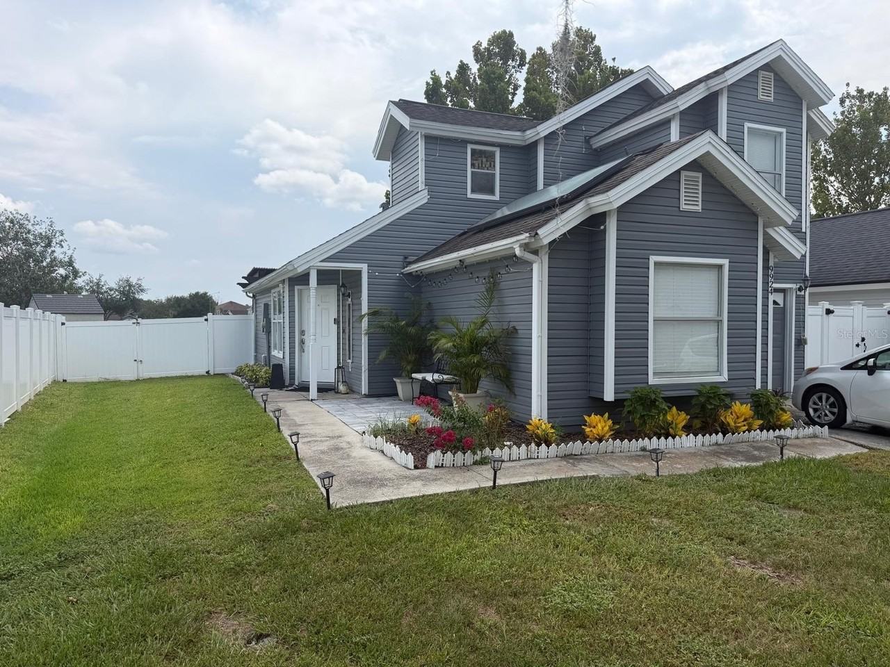 9924 Surrey Ridge Rd - Photo 2 of 23