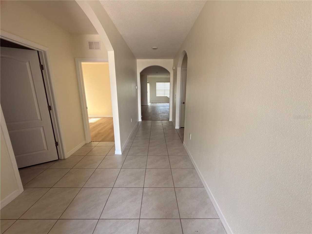 308 Sofia Ln - Photo 4 of 48