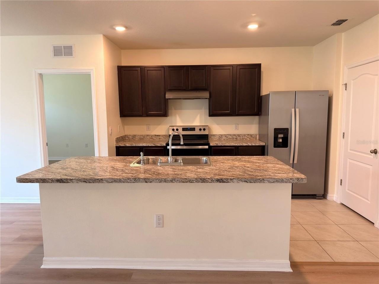 308 Sofia Ln - Photo 5 of 48