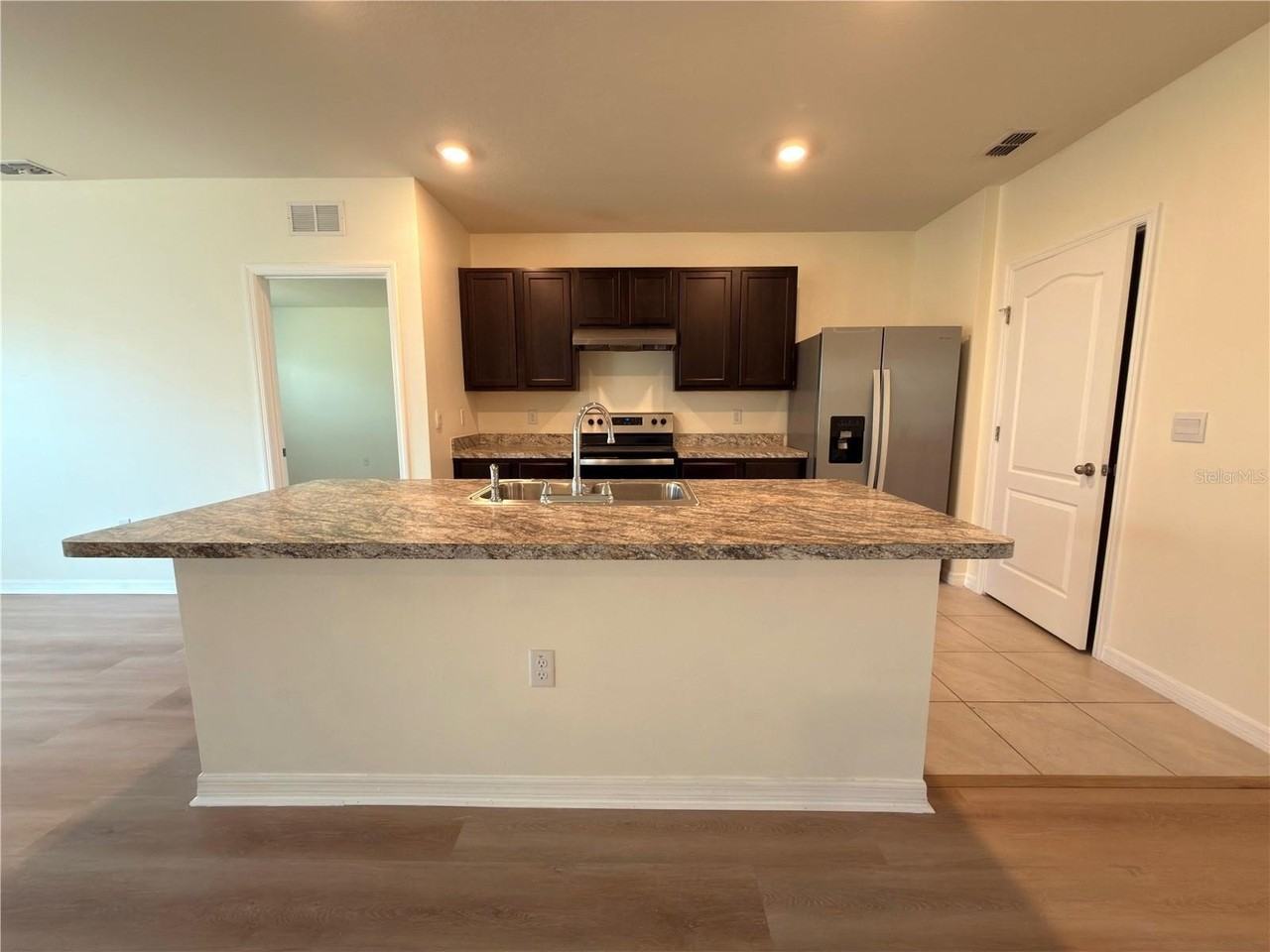 308 Sofia Ln - Photo 6 of 48