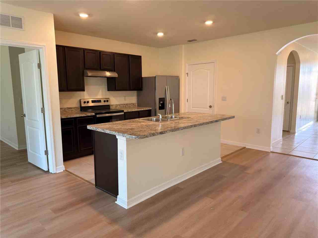 308 Sofia Ln - Photo 7 of 48
