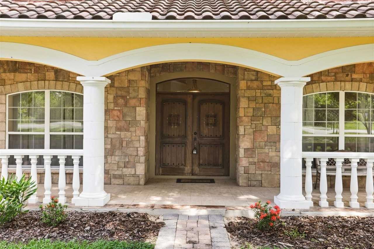 5554 Palm Lake Cir - Photo 4 of 50