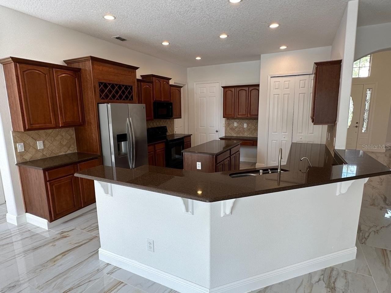 844 Spring Oak Cir - Photo 2 of 28