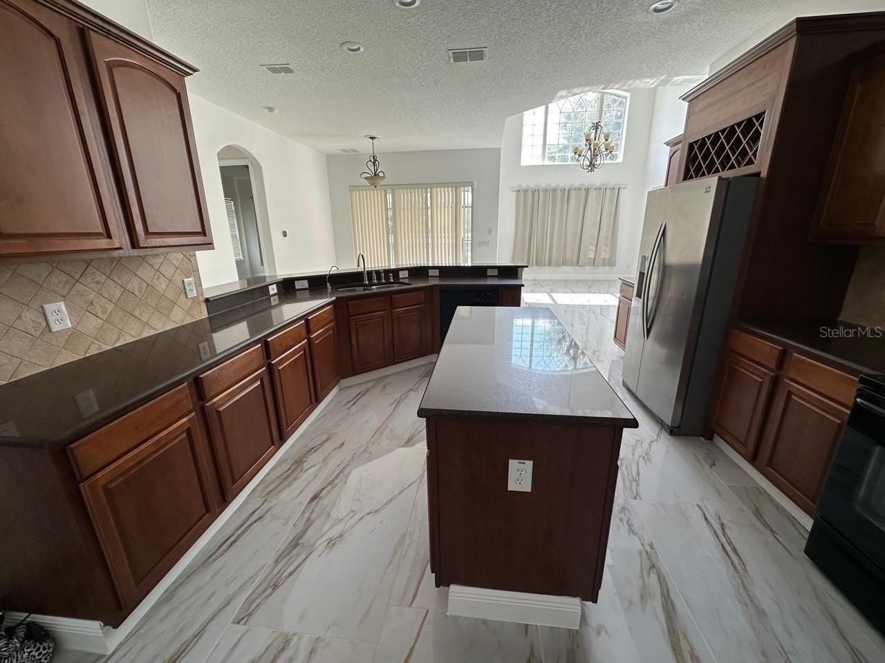 844 Spring Oak Cir - Photo 3 of 28