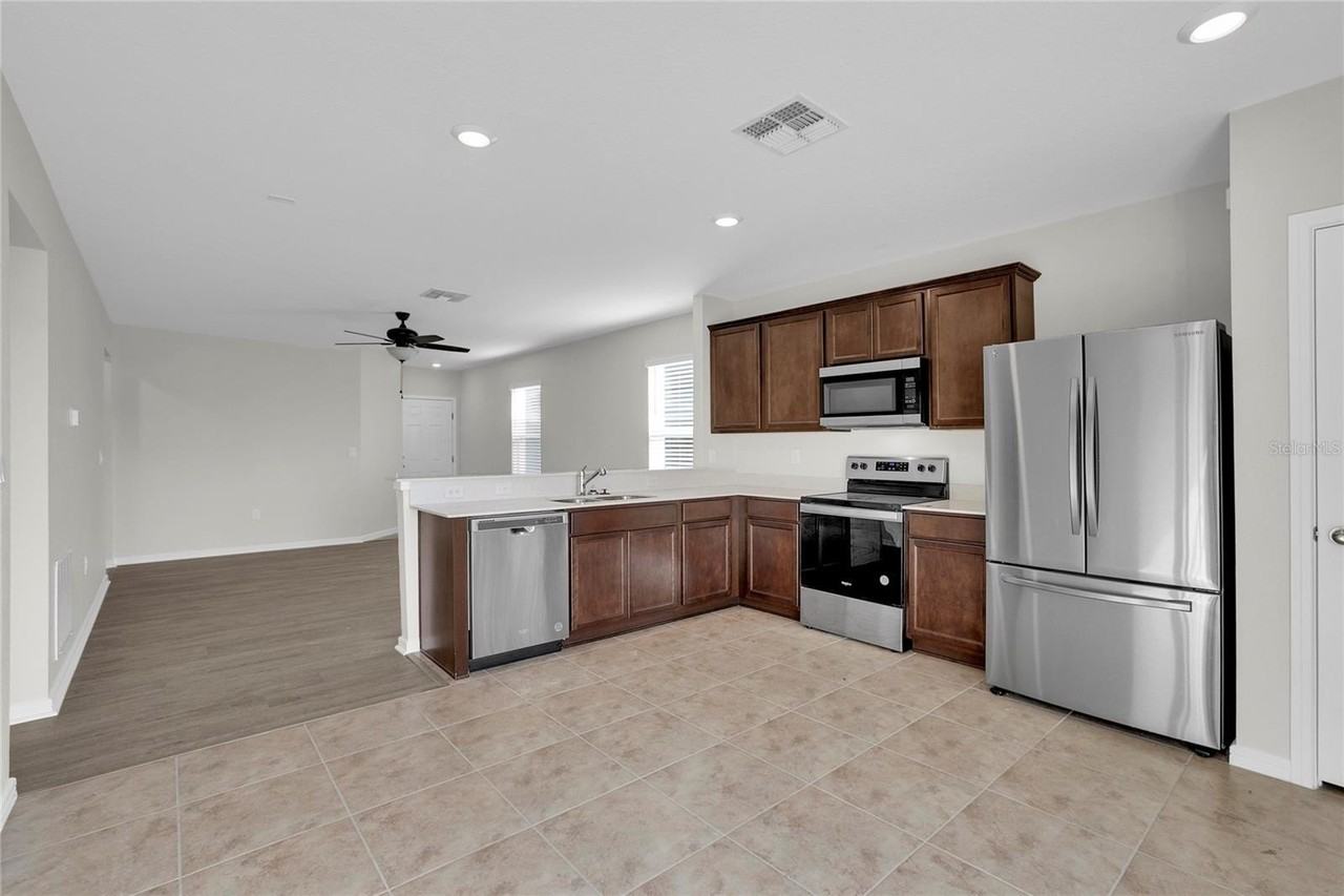 7425 Catania Loop - Photo 3 of 10