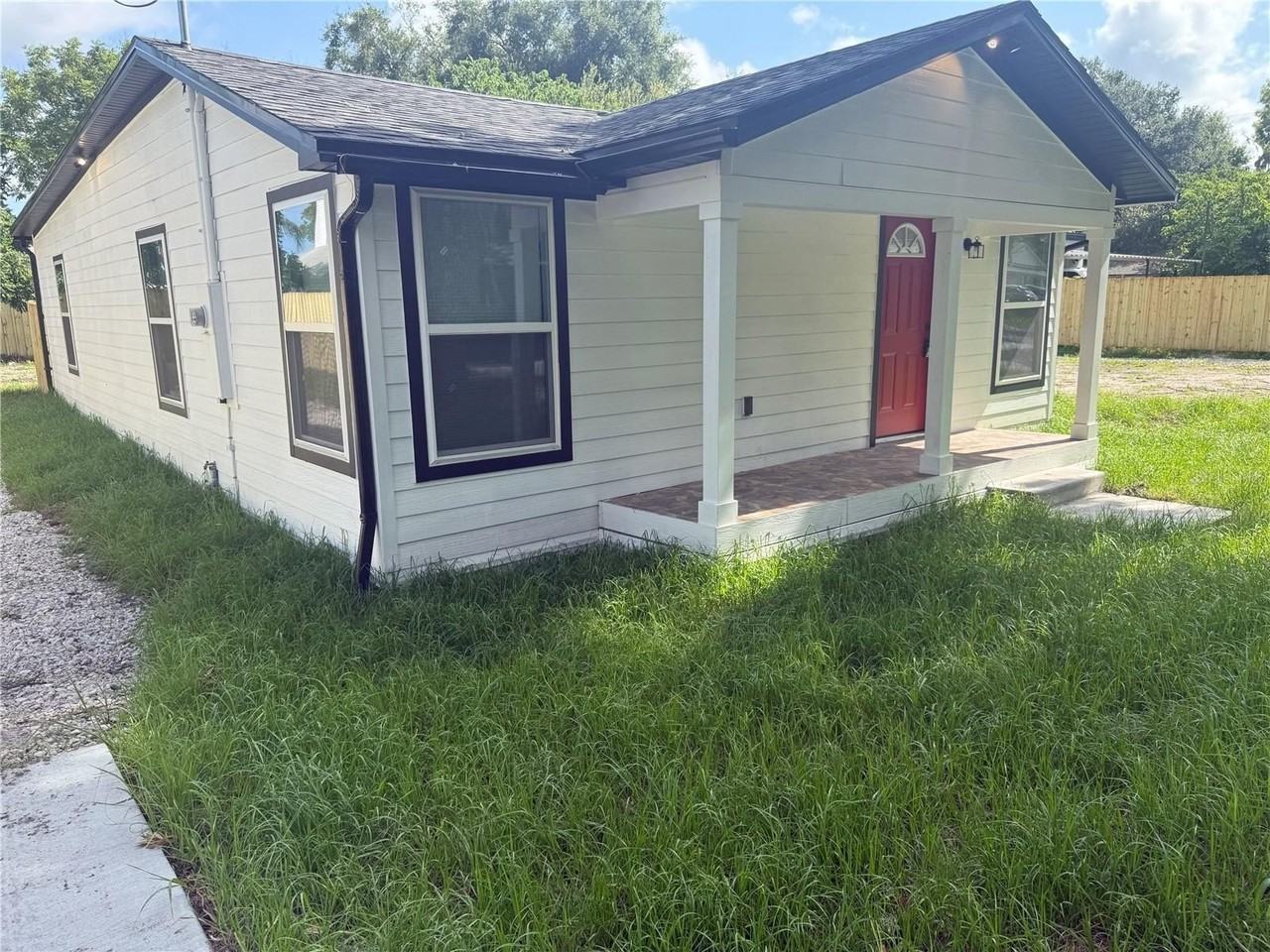 225 E Warren Ave - Photo 3 of 32