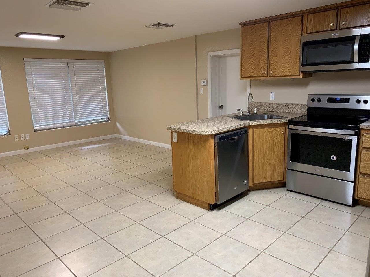 108 E Hazel St - Photo 5 of 15