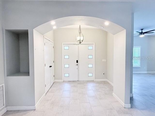 2408 Corrine Dr - Photo 5 of 29