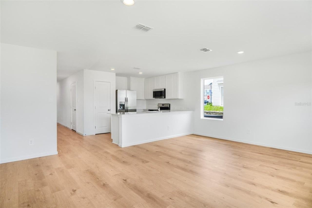 931 Phoenix St - Photo 6 of 40