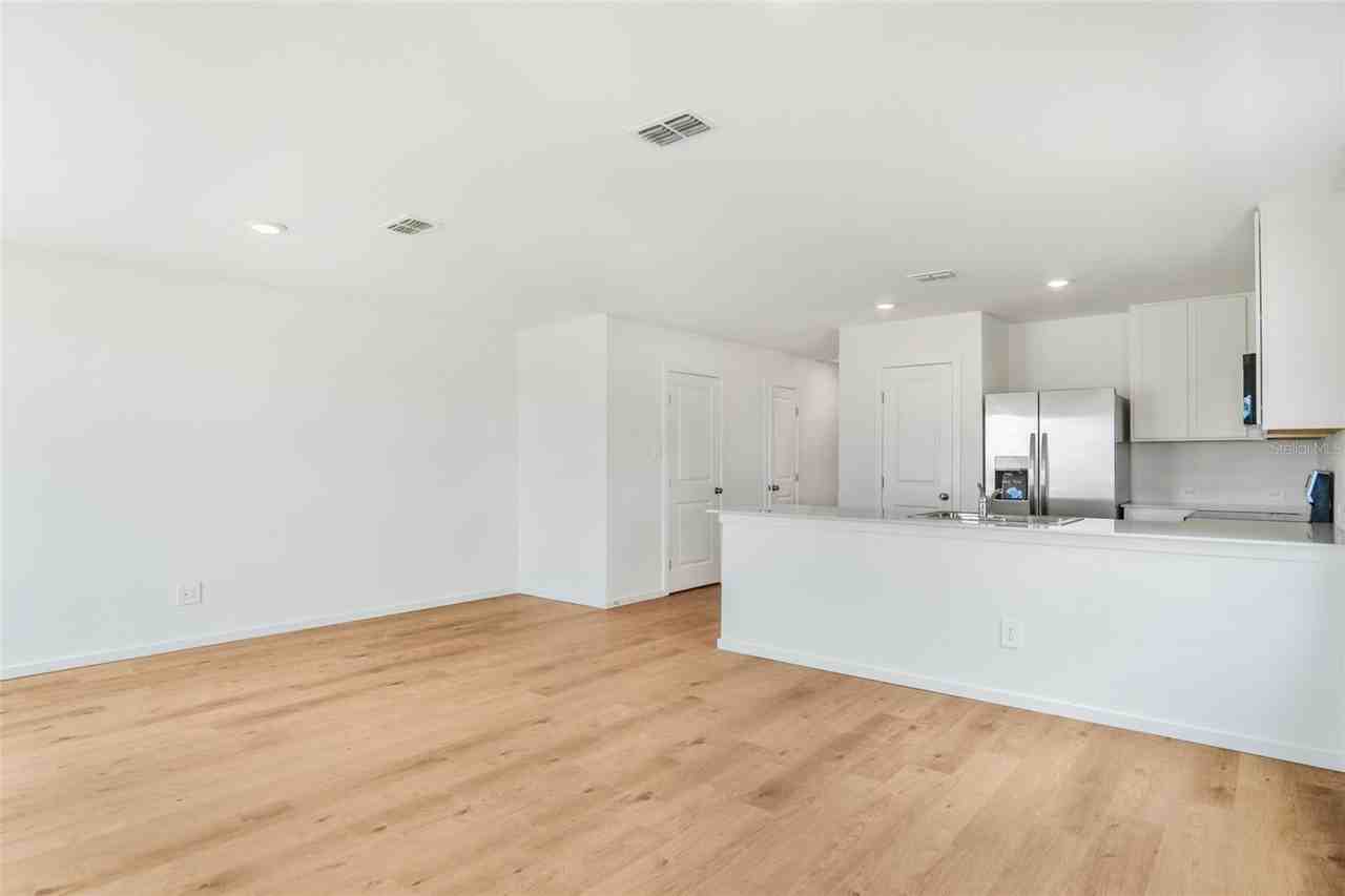 931 Phoenix St - Photo 7 of 40