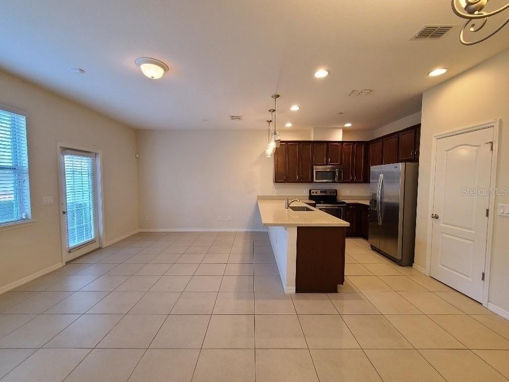 1039 Taramundi Dr - Photo 3 of 23