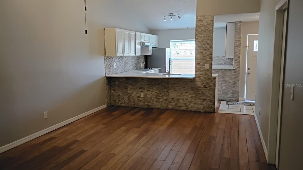 137 Creekside Way - Photo 6 of 15