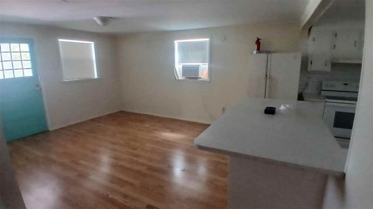 542 Division St - Photo 4 of 8