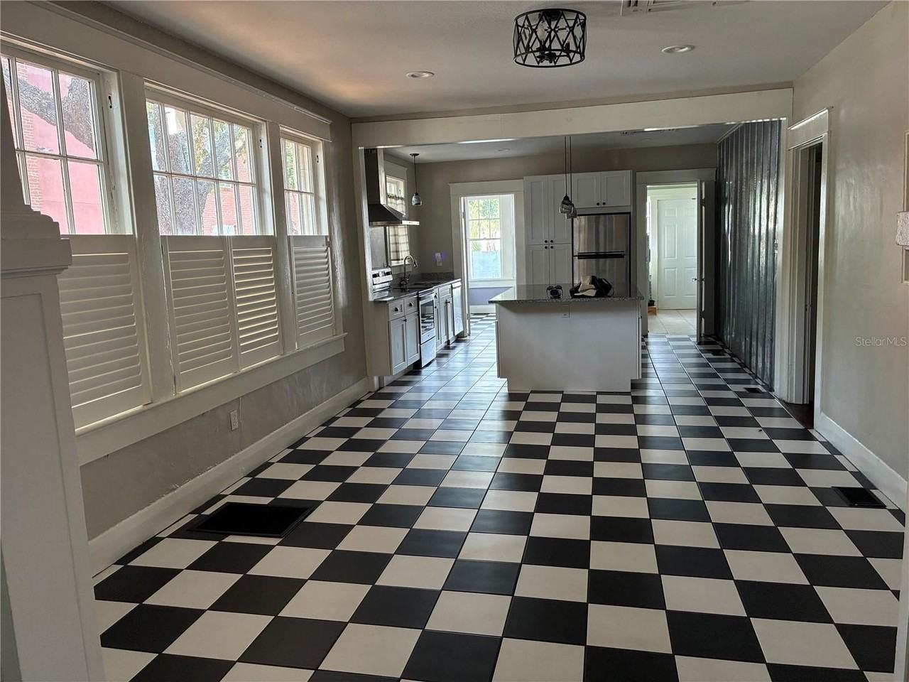 611 S Willow Ave - Photo 6 of 28