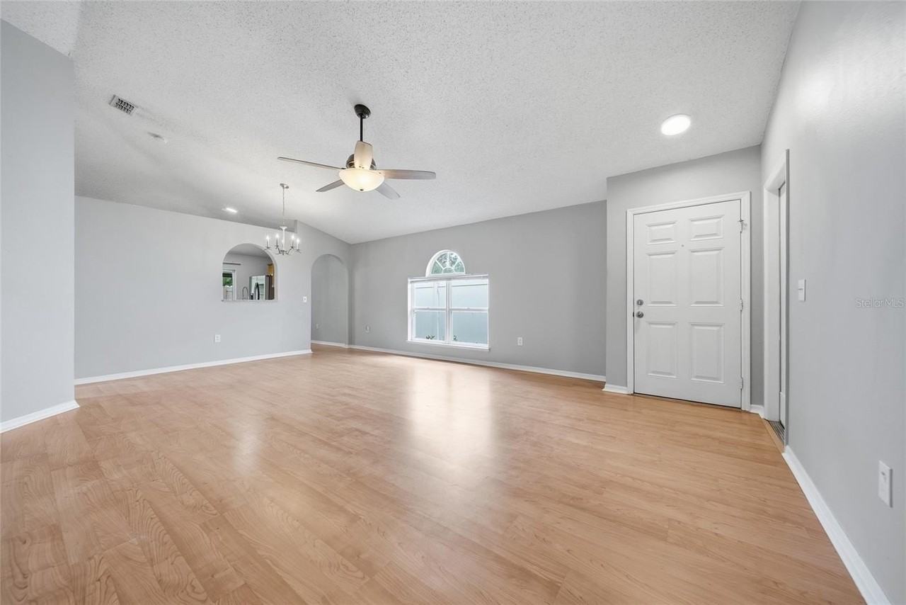10617 Opus Dr - Photo 4 of 31