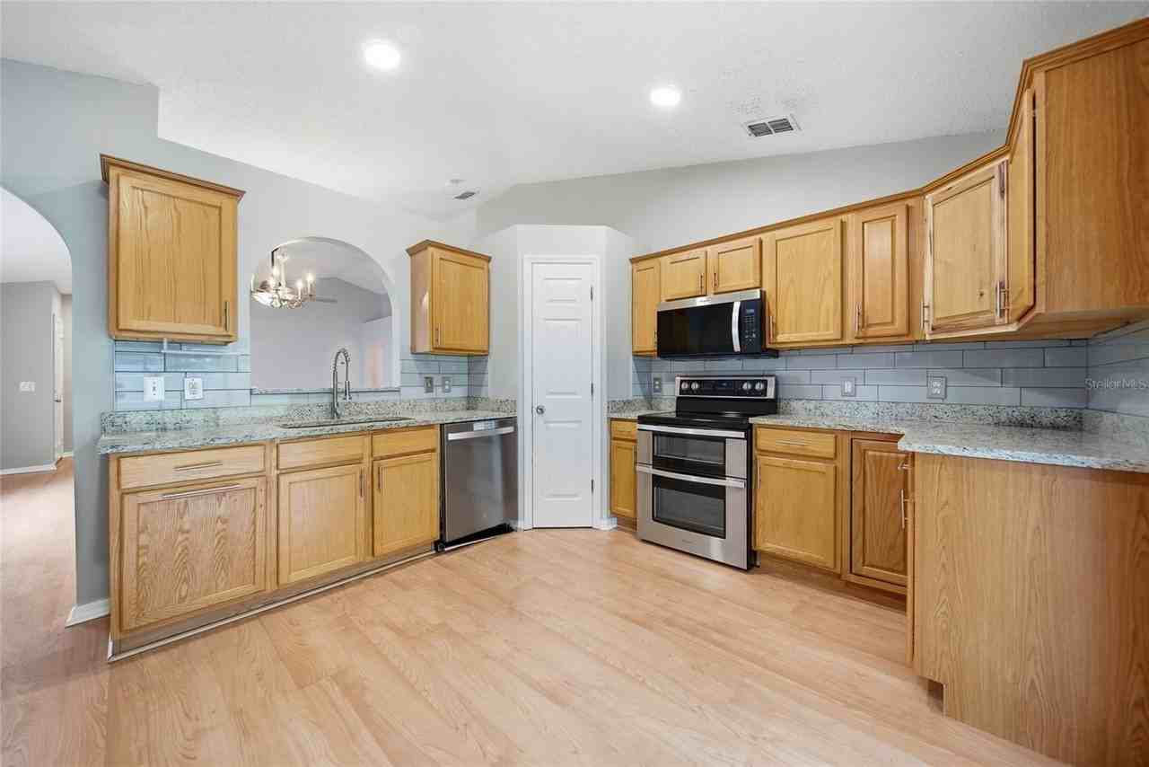 10617 Opus Dr - Photo 7 of 31