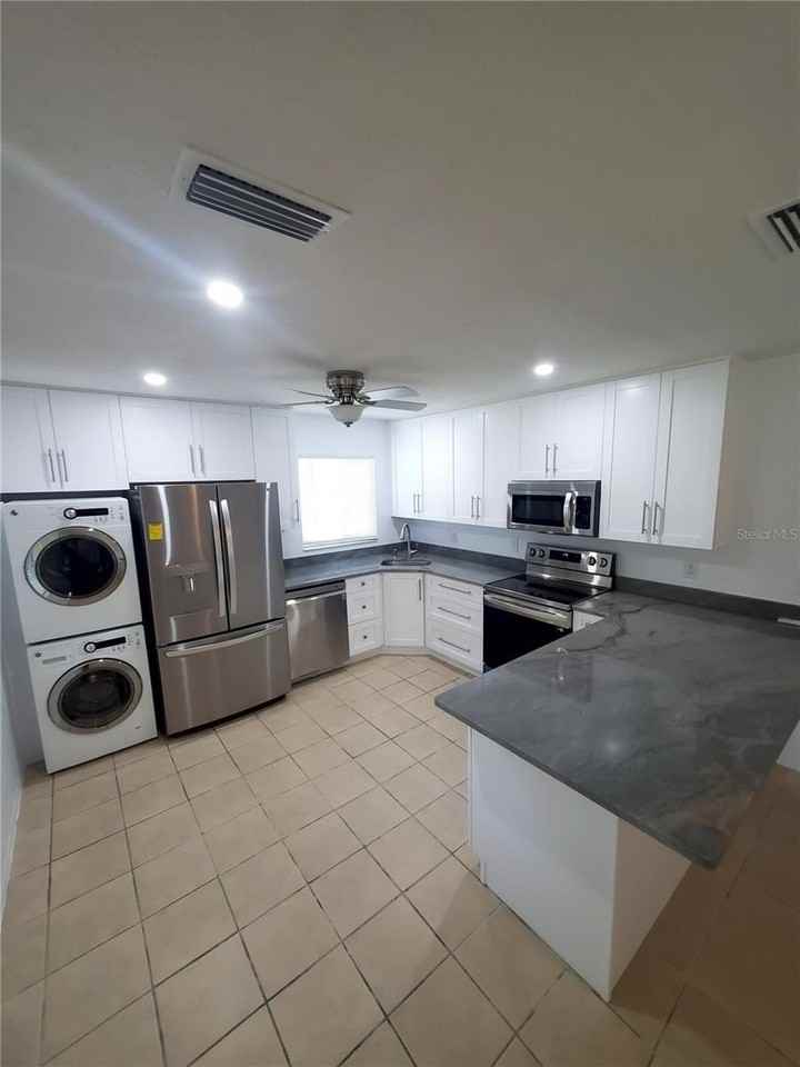 1020 70th St N - Photo 2 of 36
