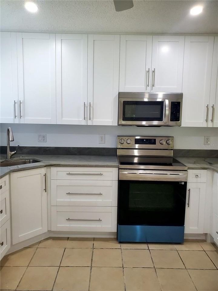 1020 70th St N - Photo 4 of 36