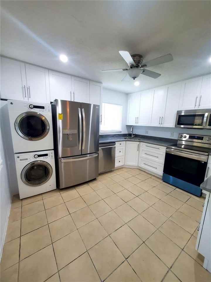 1020 70th St N - Photo 6 of 36