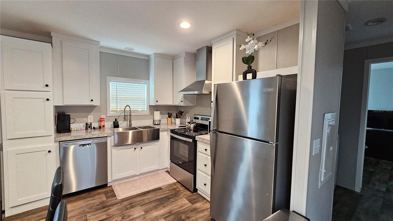 1831 Ruby St - Photo 2 of 32
