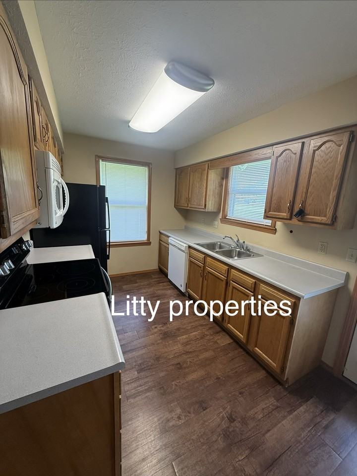 1505 Stonebrook Ct #1 - Photo 5 of 11