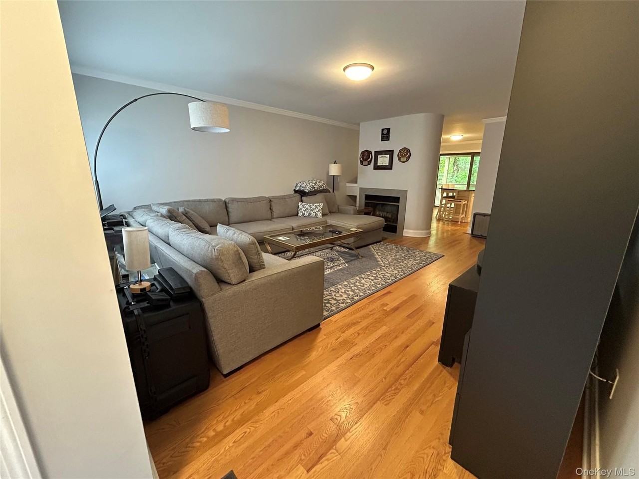 277 Maplewood Dr - Photo 2 of 22