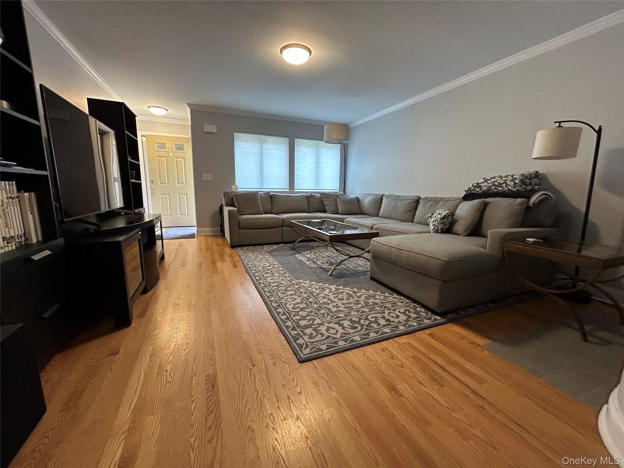 277 Maplewood Dr - Photo 3 of 22