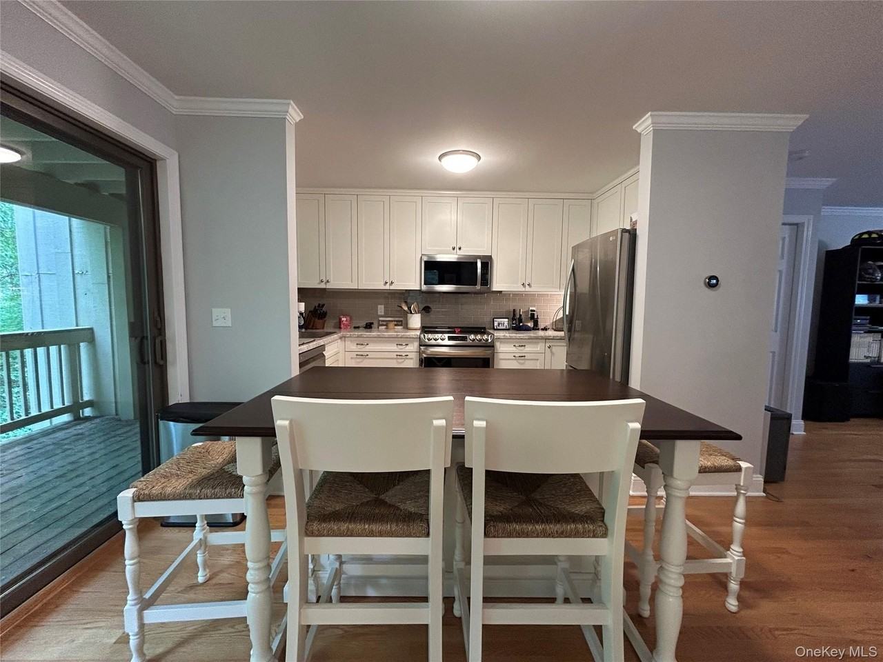 277 Maplewood Dr - Photo 4 of 22