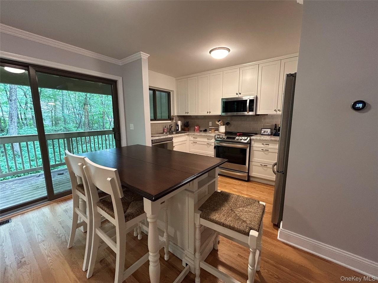 277 Maplewood Dr - Photo 5 of 22