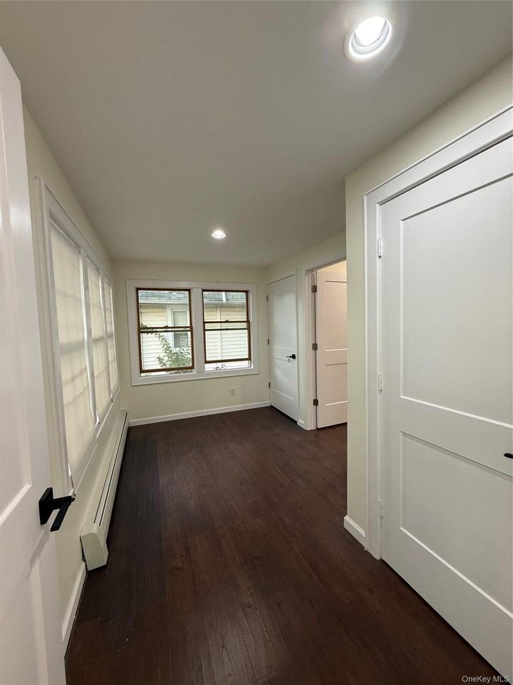 35 S Franklin Ave - Photo 2 of 9