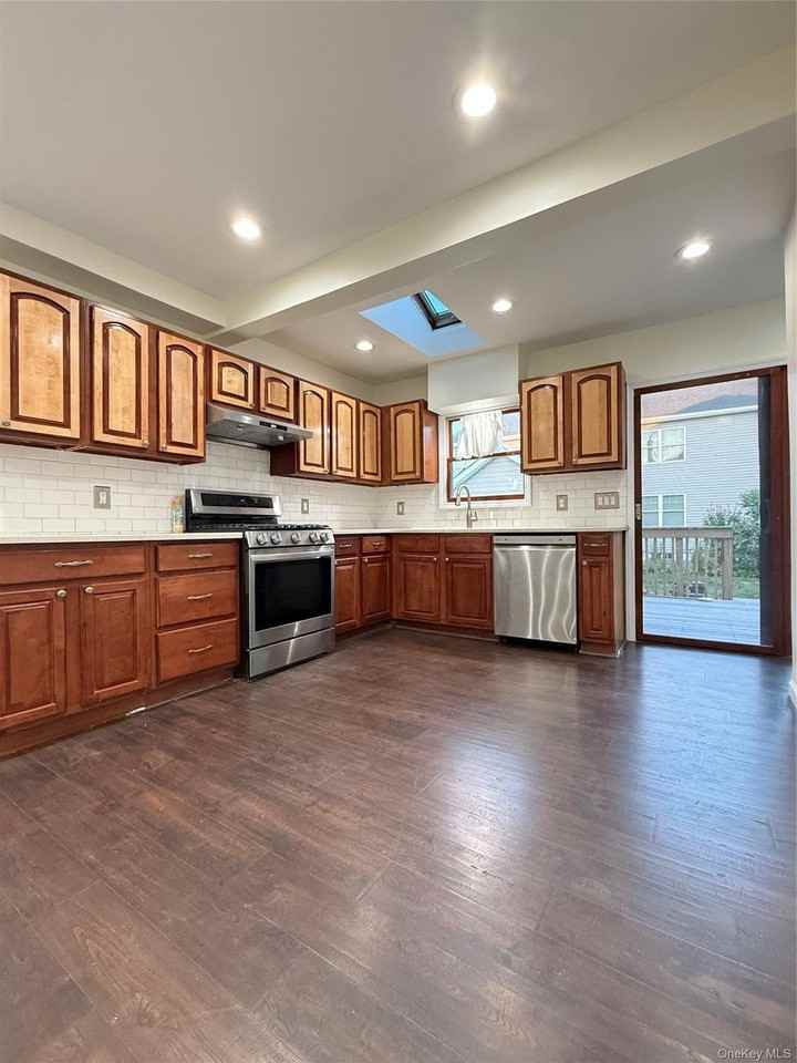 35 S Franklin Ave - Photo 3 of 9