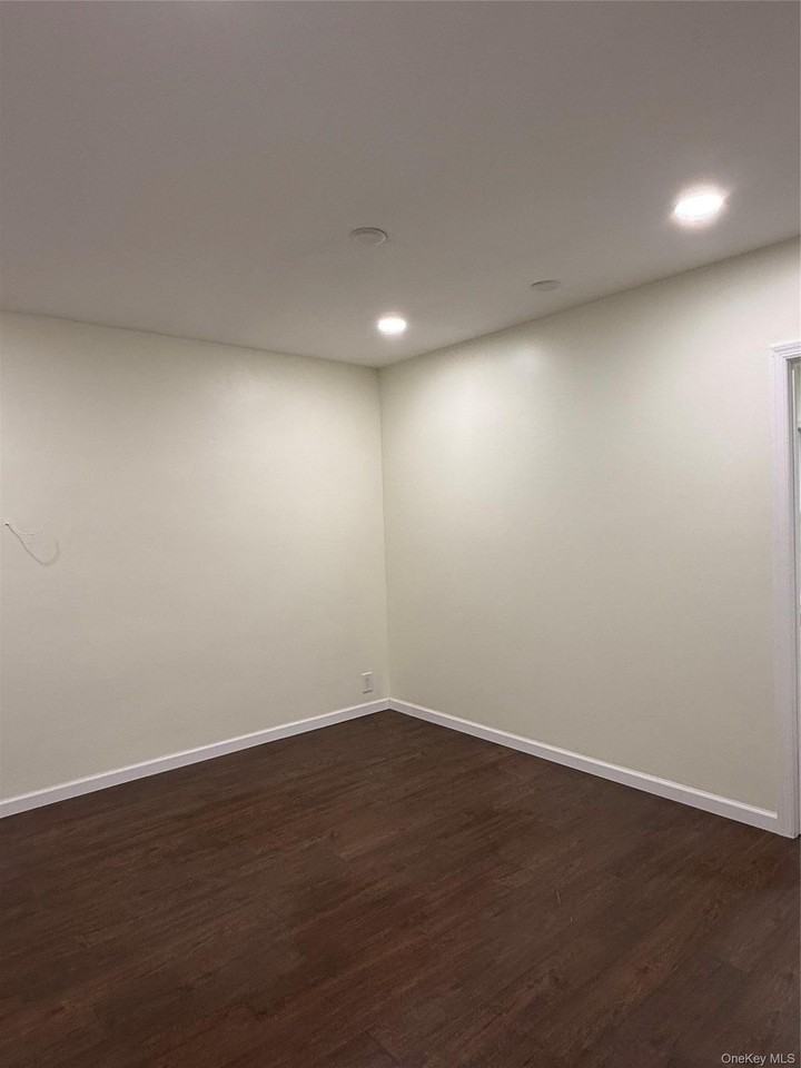 35 S Franklin Ave - Photo 6 of 9
