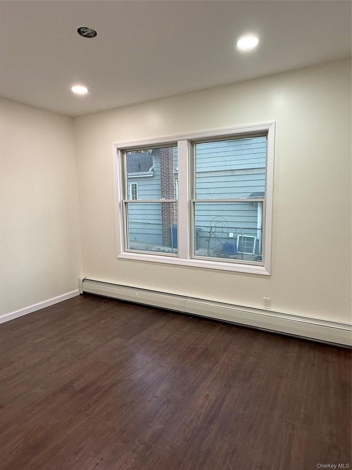 35 S Franklin Ave - Photo 7 of 9