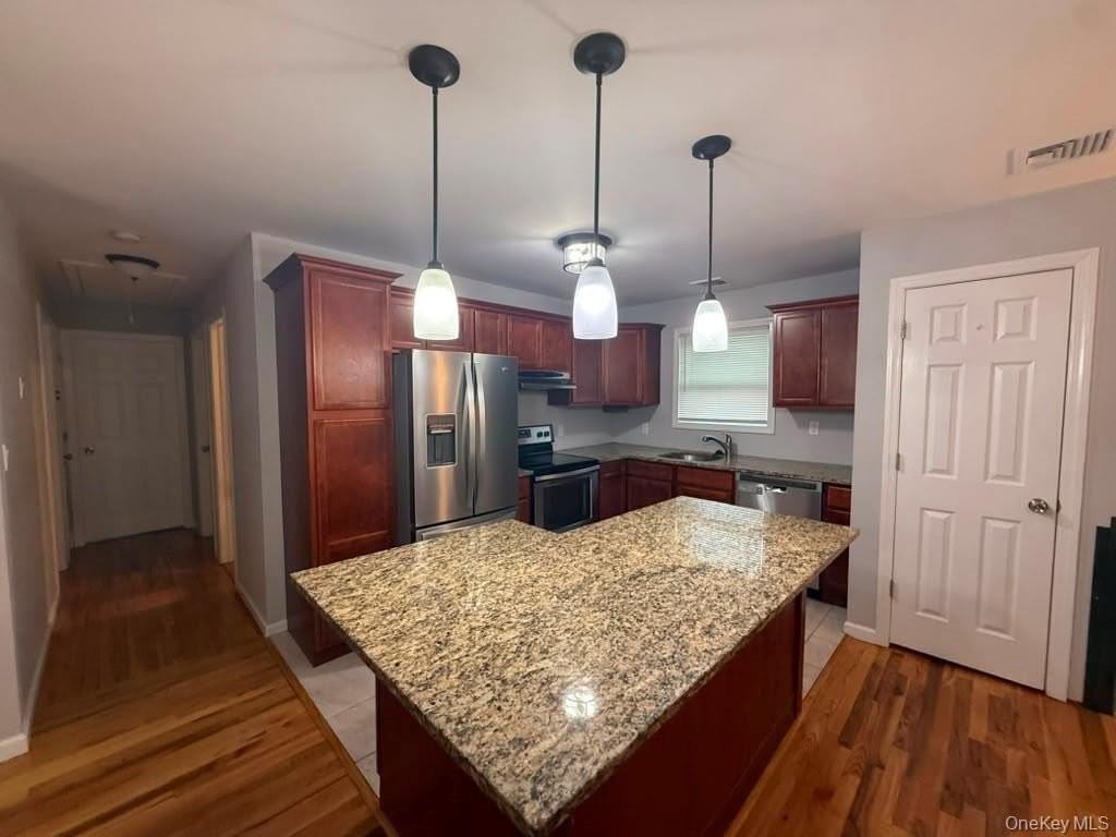 24 California Ave - Photo 3 of 20