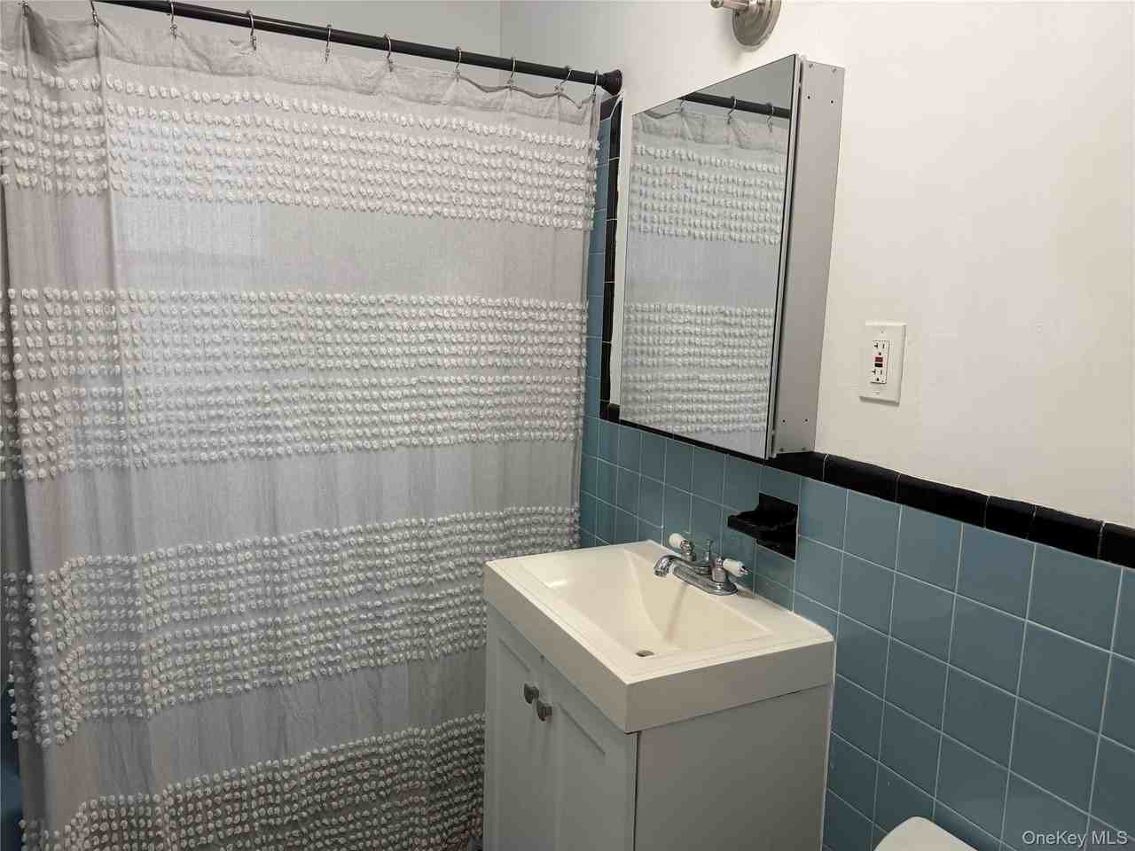 375 E Chester St - Photo 6 of 10