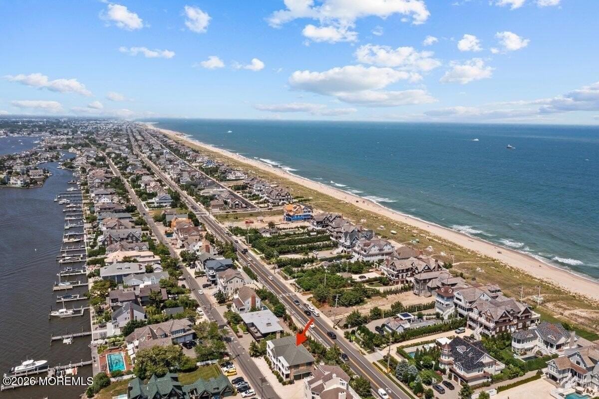 1043 Barnegat Ln - Photo 2 of 50