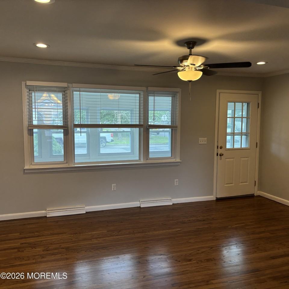 2245 Edgar Rd - Photo 3 of 21