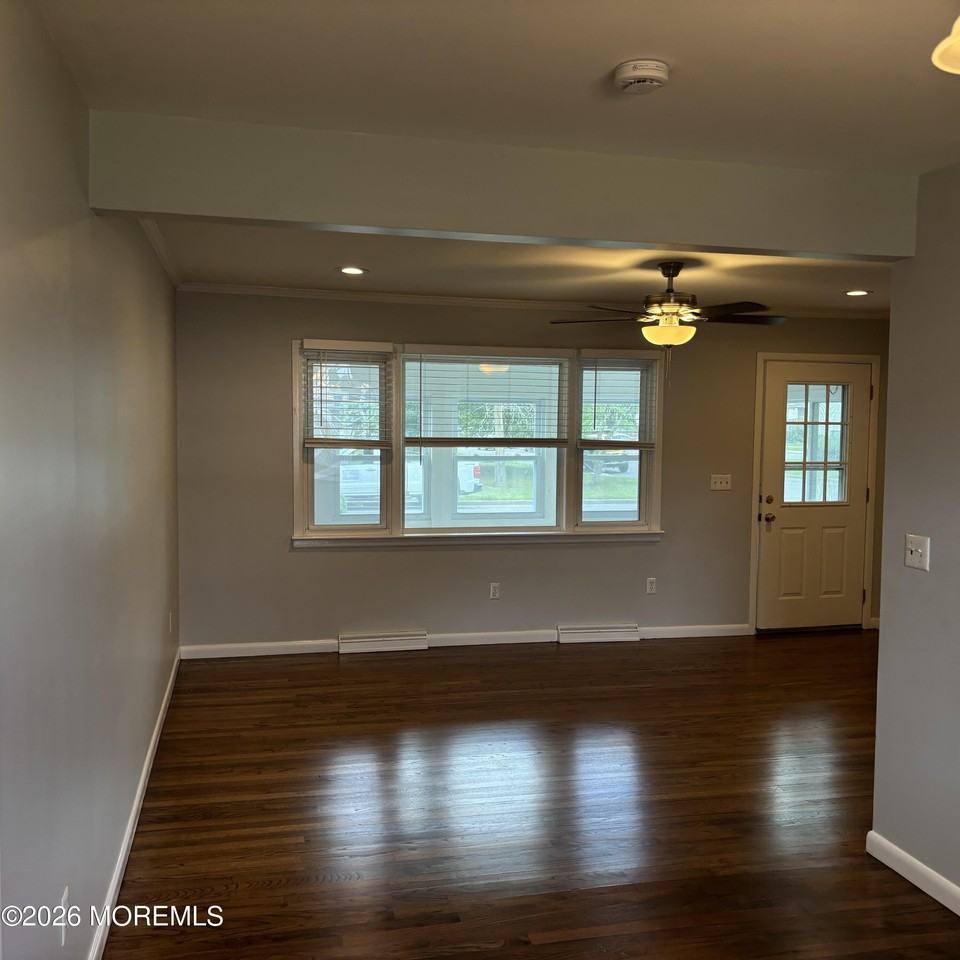 2245 Edgar Rd - Photo 4 of 21