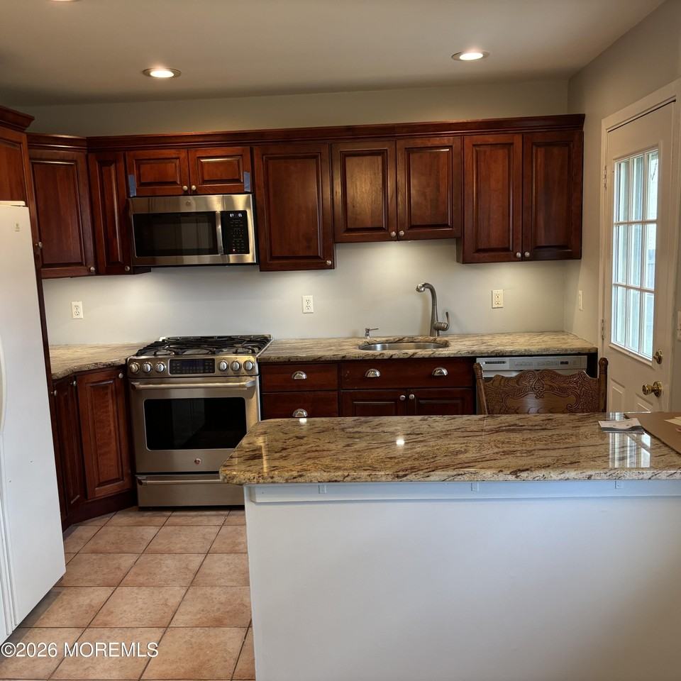 2245 Edgar Rd - Photo 7 of 21