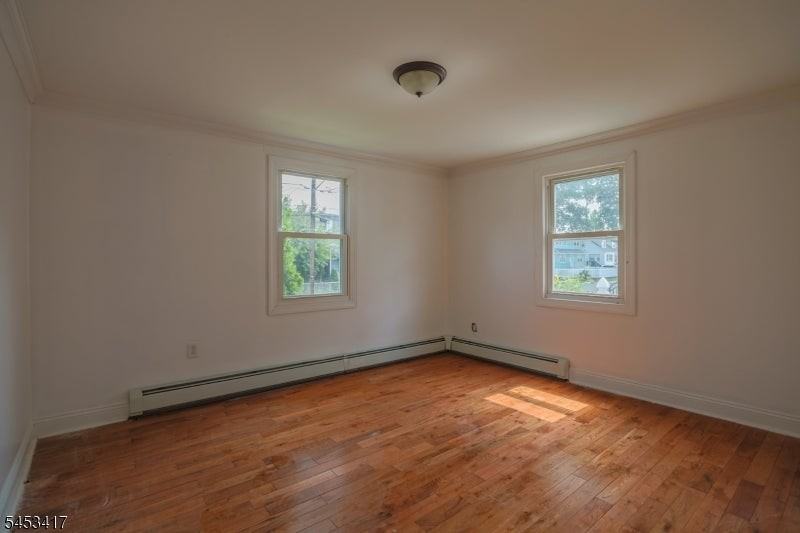 211 Bradford Ave - Photo 3 of 19