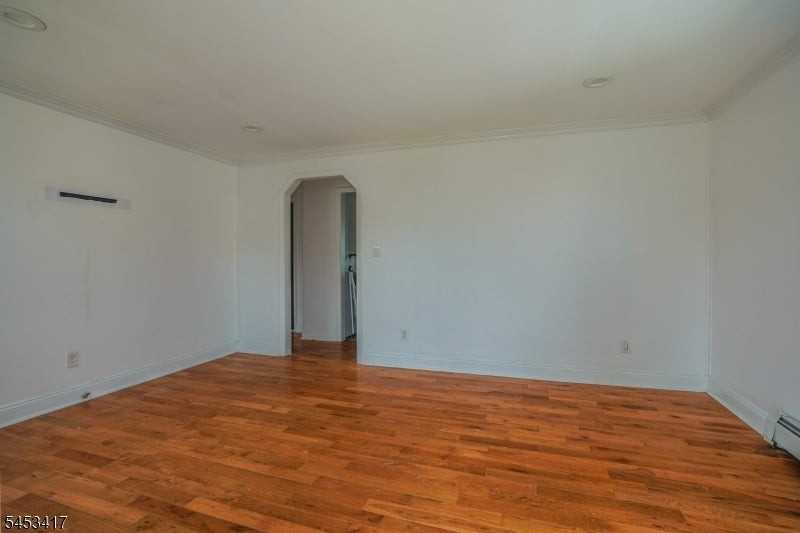 211 Bradford Ave - Photo 4 of 19