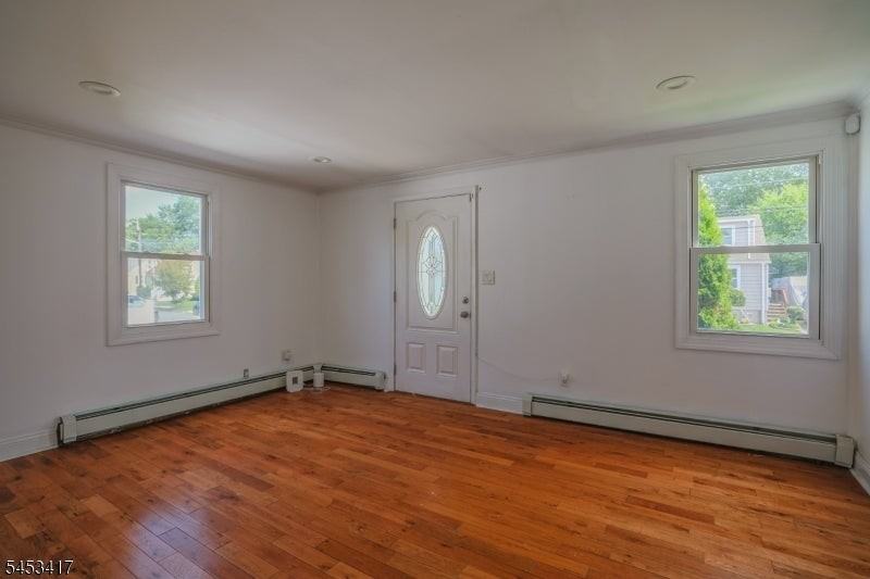 211 Bradford Ave - Photo 6 of 19