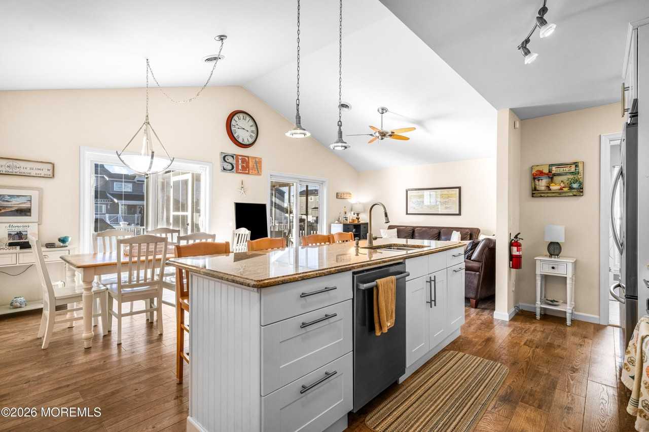 144 Peter Rd - Photo 6 of 46