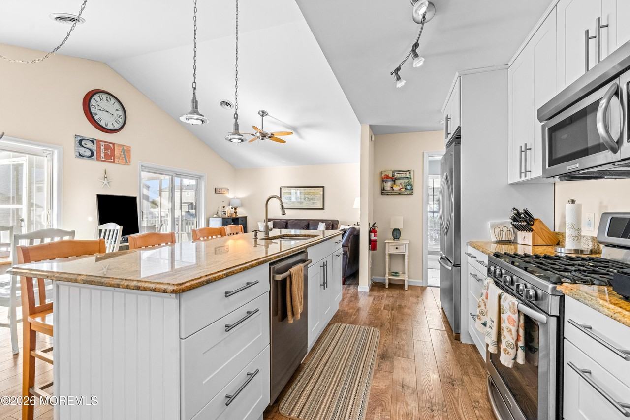 144 Peter Rd - Photo 7 of 46