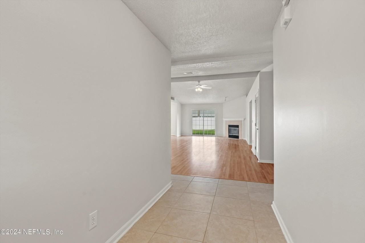 12756 Bentwater Dr - Photo 2 of 25