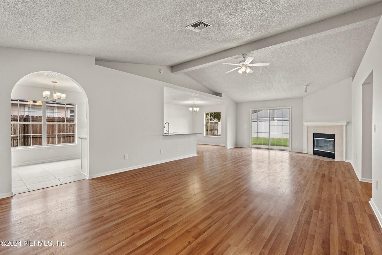 12756 Bentwater Dr - Photo 3 of 25